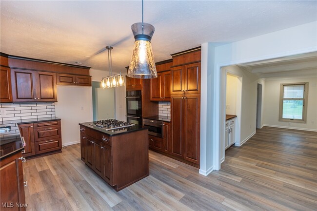 Building Photo - 17016 Greenwood Dr