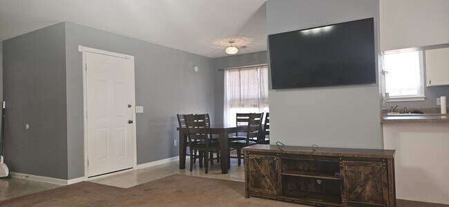 Building Photo - 312 Joe Walding Dr