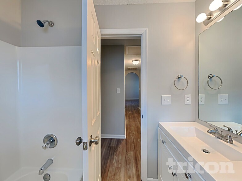 Building Photo - 4305 Biesterfield Dr