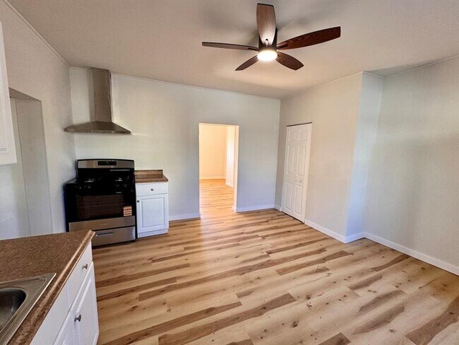 Building Photo - 1332 Goettmann St