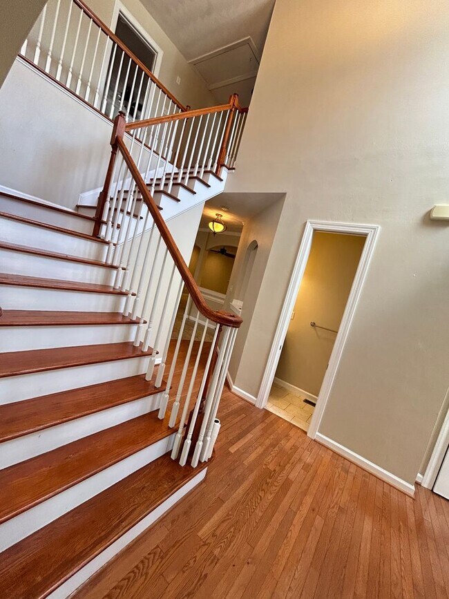 Building Photo - 912 Bells Creek Ct
