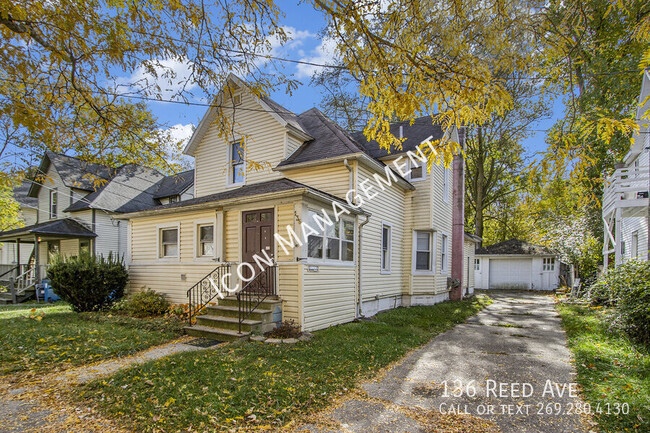 Building Photo - Large home w/ 2 stall garage