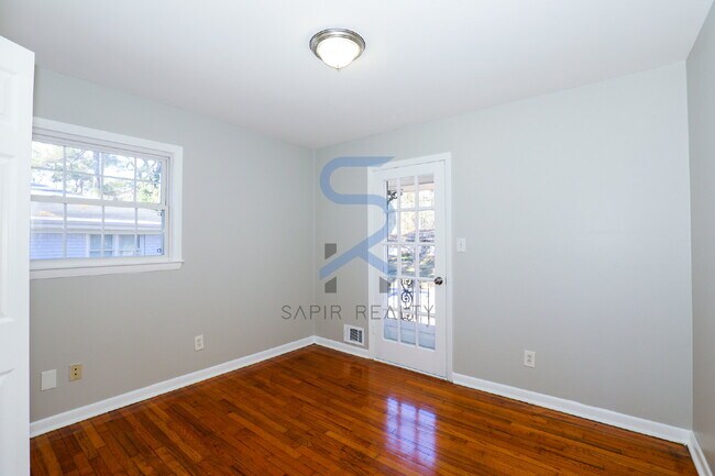 Building Photo - Move in before January 31st and choose your reward: a $250 Amazon Gift Card or a 55" Smart TV!