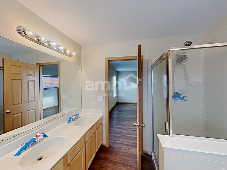 Building Photo - 6516 Roth Dr