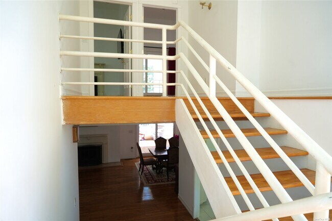 Building Photo - 19 Bay Woods Dr