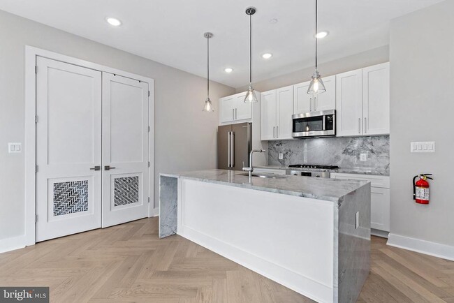 Building Photo - 1240 Raum St NE