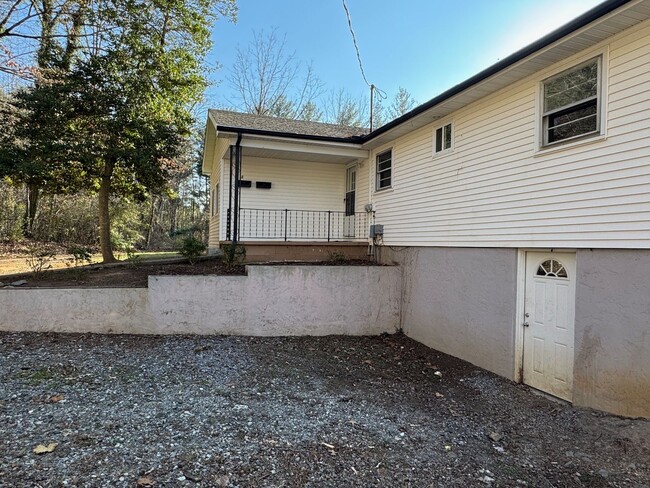 Building Photo - East AVL - Two Bedroom Apartment with Larg...