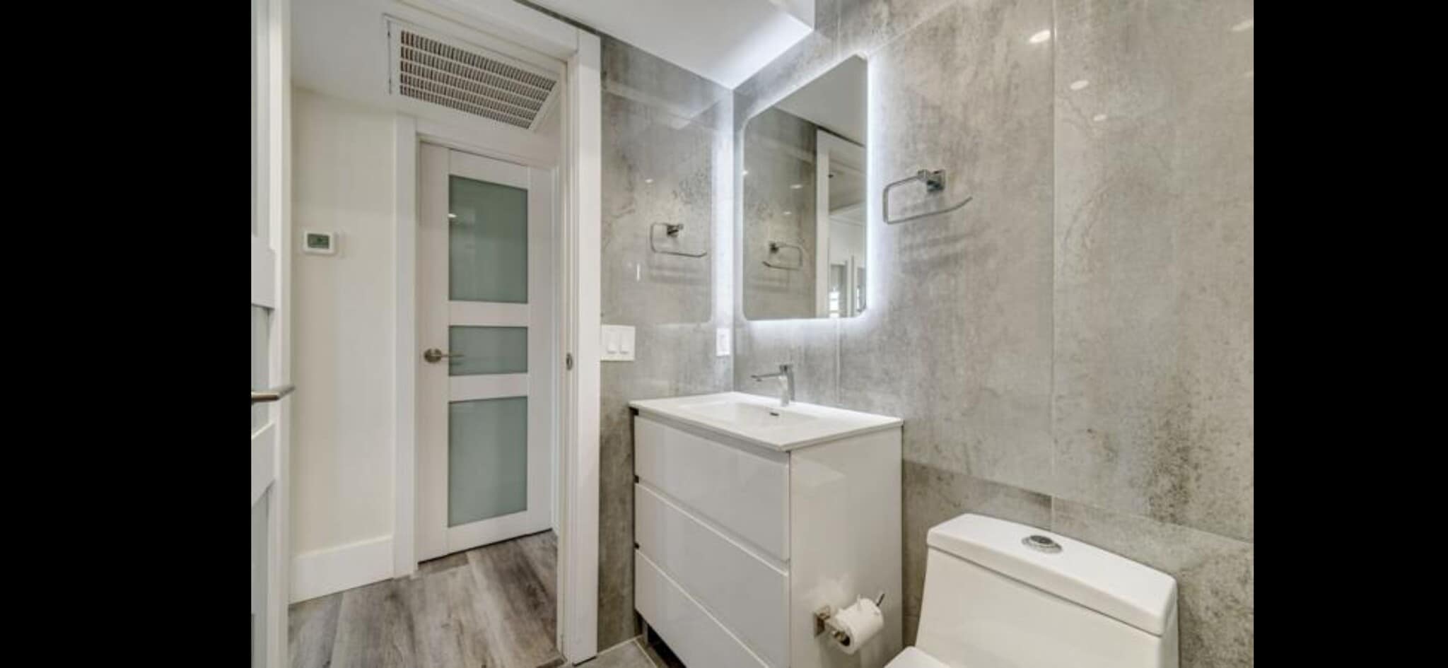 Building Photo - 100 Royal Palm Way