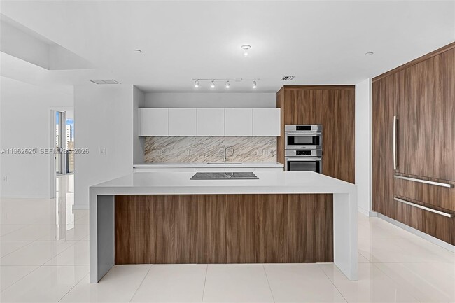 Building Photo - 851 NE 1st Ave