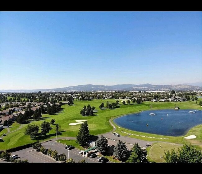 Building Photo - Beautiful Liberty lake