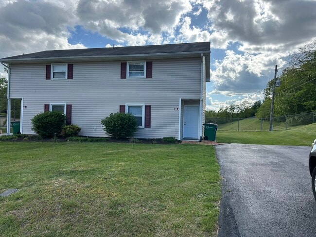 Building Photo - 420 Village Ln