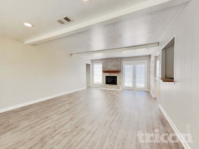 Building Photo - 22731 River Birch Dr