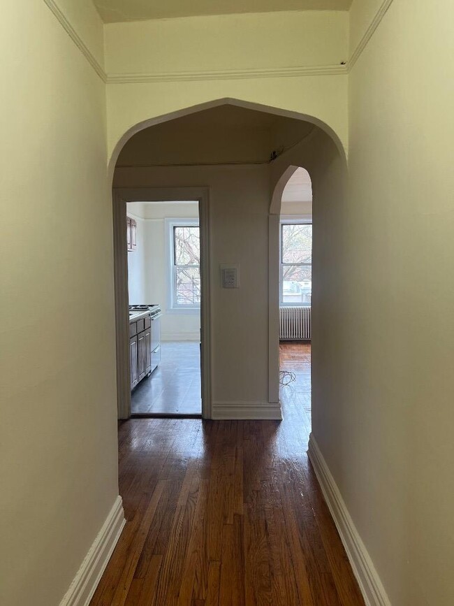 Building Photo - 1 bedroom in SUNNYSIDE NY 11104