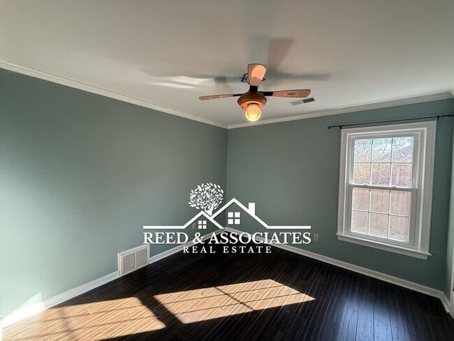 Building Photo - Spacious: 4 Bedroom in Cordova!