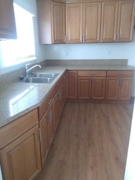 Building Photo - 926 Long Beach Blvd