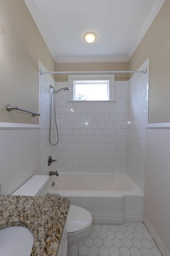 Building Photo - 1523 Dixon Dr