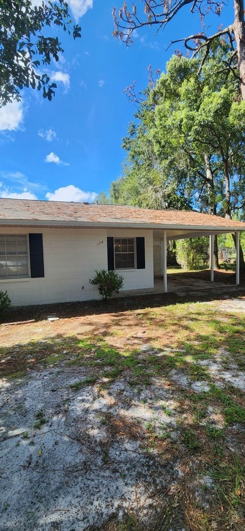 Building Photo - 2-bedroom, 1 bathroom duplex is move-in ready