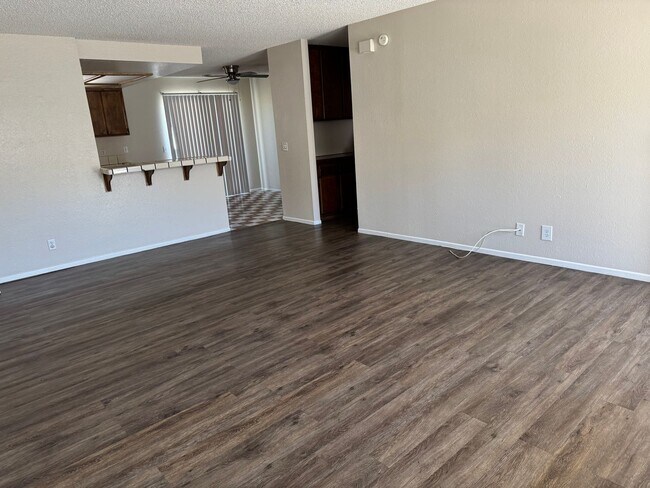 Building Photo - Apple Valley- Four Plex- 2 Bedrooms, 2 Bat...