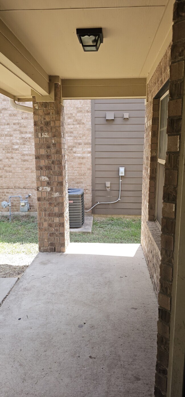 Building Photo - 7213 Outfitter Drive