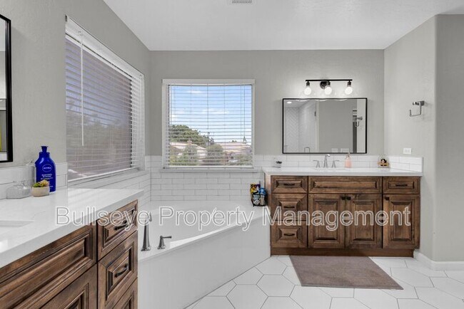 Building Photo - 809 S Lagoon Dr