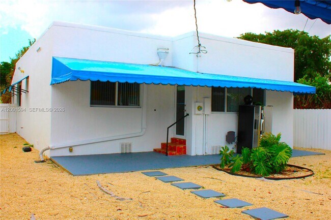 Building Photo - 2253 SW 10th St