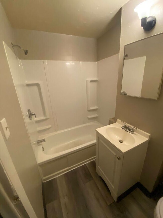 Building Photo - 2415 S 16th St.