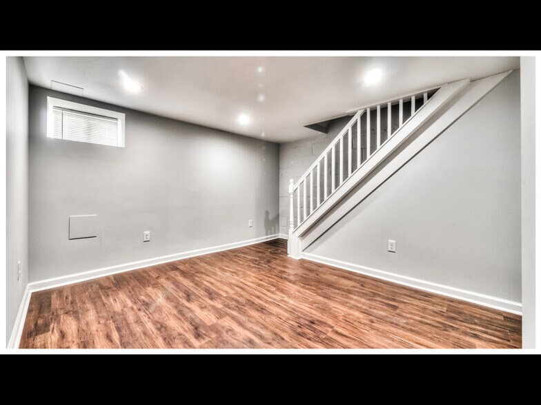 Building Photo - 3336 W Caton Ave