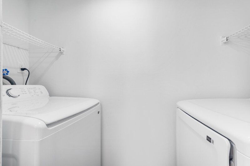 Building Photo - 2695 Albatross Rd N