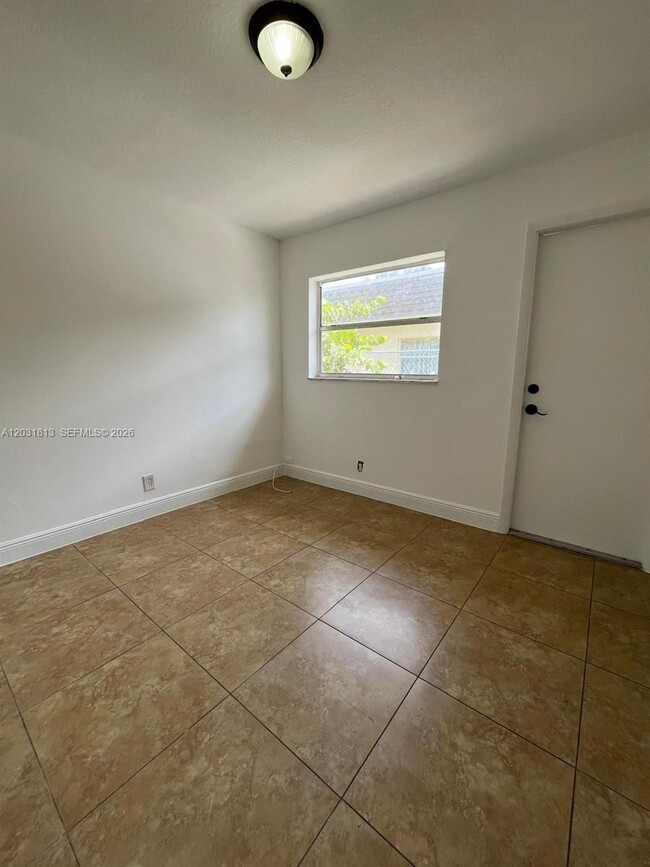 Building Photo - 7701 SW 10th Ct