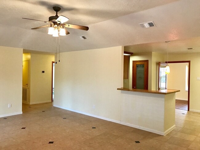 Building Photo - 2118 Endicott Ln