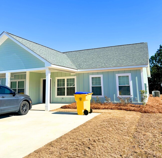 Building Photo - 233 Firefly Ln