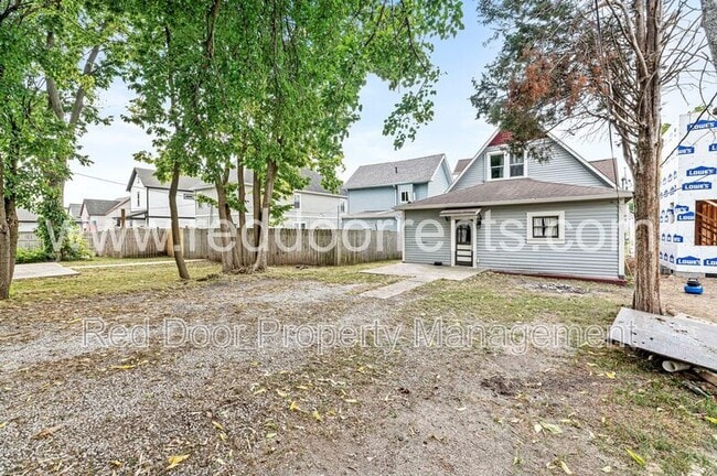 Building Photo - 2037 Bellefontaine St