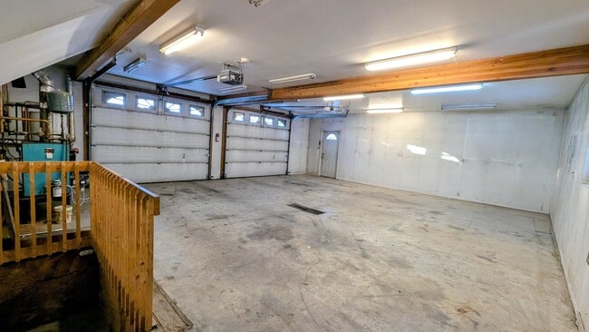 Building Photo - 3580 Wildwood Dr