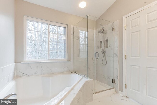 Building Photo - 2602 Streamview Dr