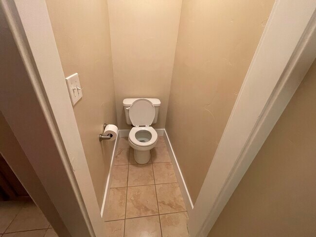 Building Photo - 4274 Lake Bridge Dr