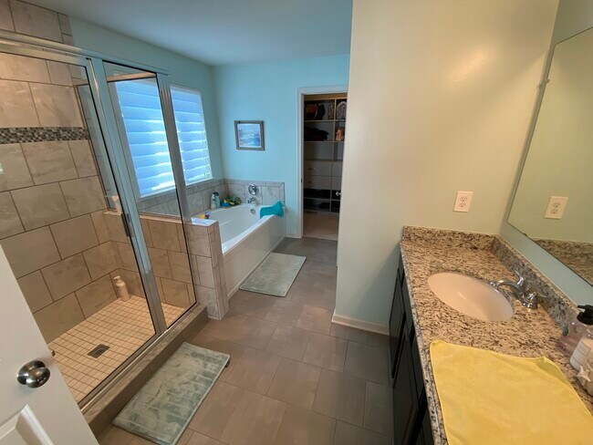Building Photo - 4263 Lilac Ln