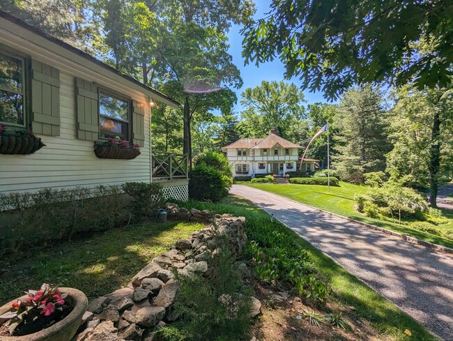 Building Photo - 3 Wild Rose Ln