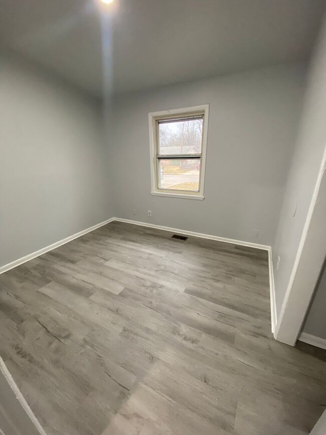 Building Photo - Newly Remodeled 3 Bedroom Home