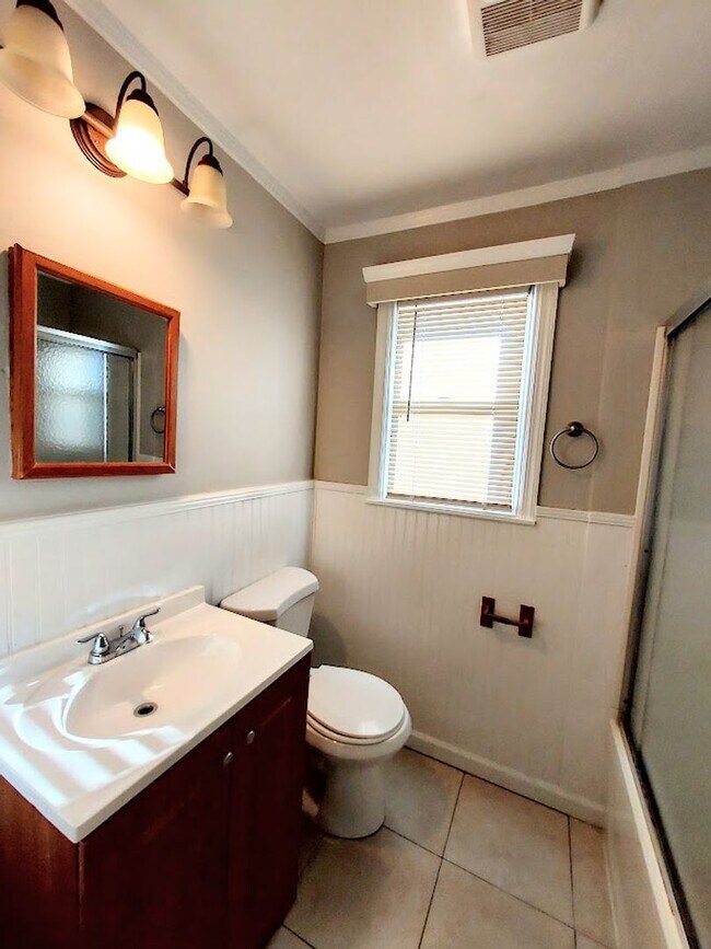 Building Photo - Hoyt Street