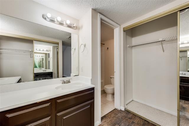 Building Photo - 2642 Encina Dr