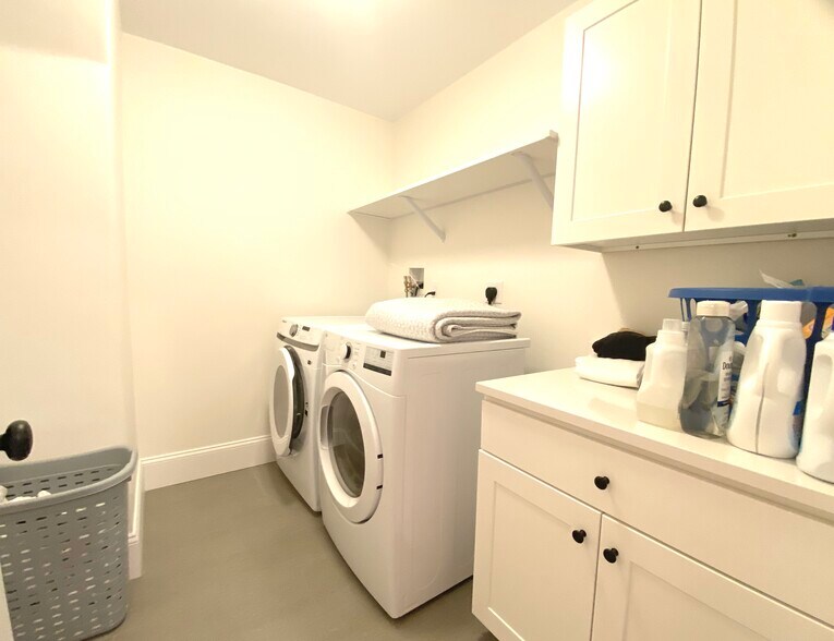 Building Photo - 23 Lily Pond Ln