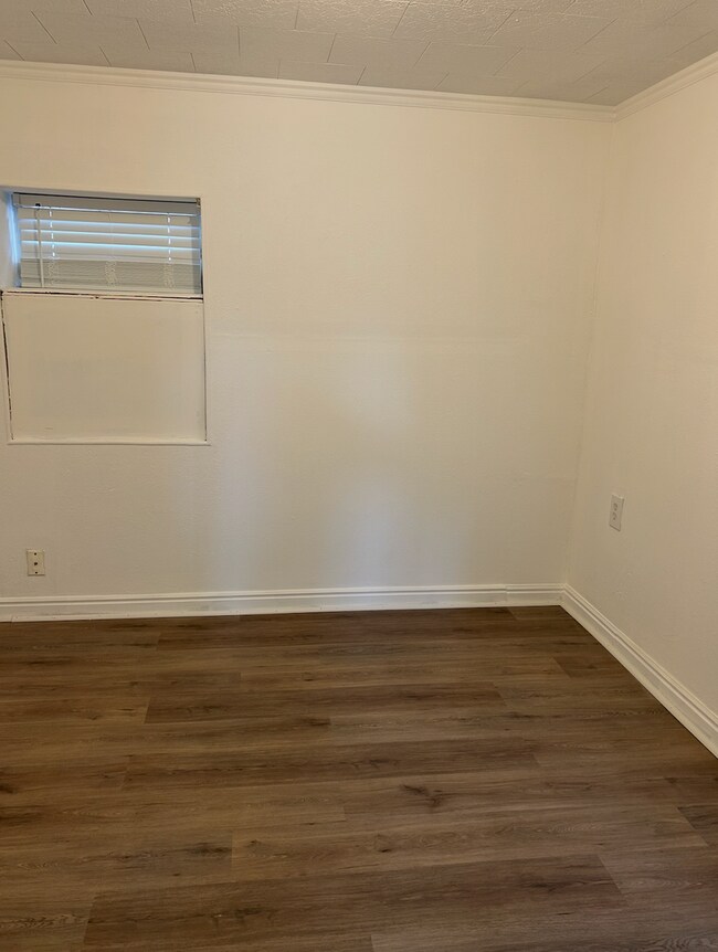Building Photo - 239 S 200 W