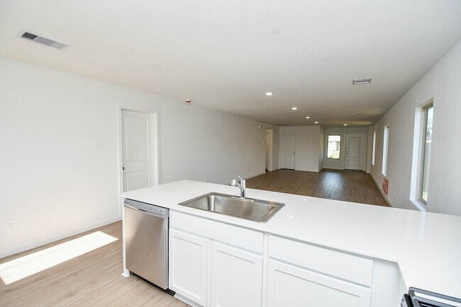 Building Photo - 1542 San Sebastien Dr