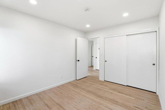 Building Photo - 1201 Weymoth Dr