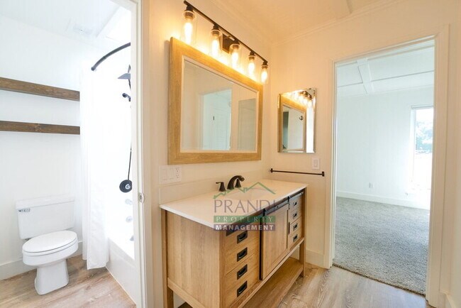 Building Photo - 505 Larkspur Plaza Dr