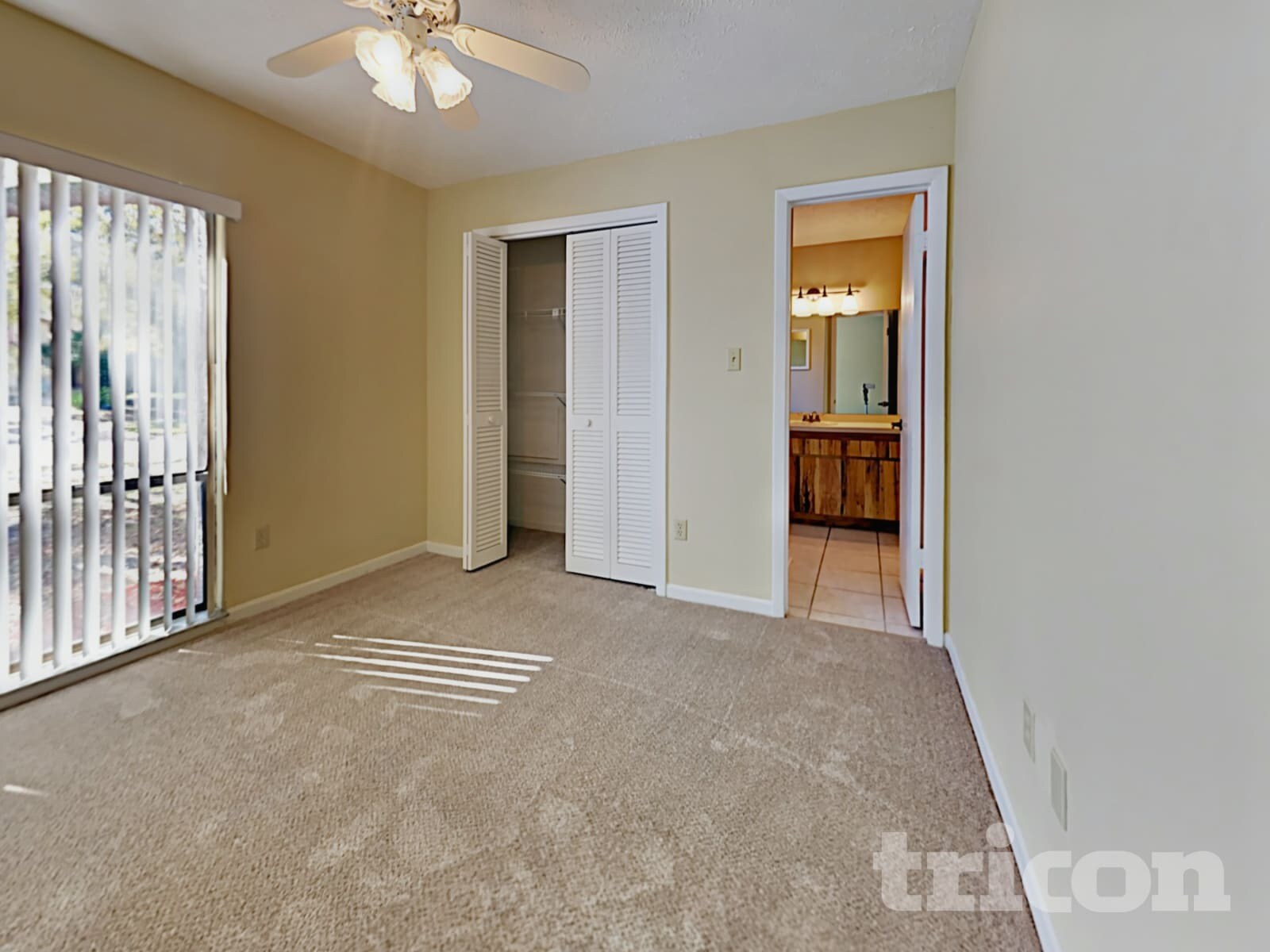 Building Photo - 610 Oakmoss Dr