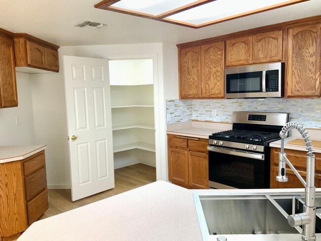 Building Photo - Quiet Home in Copper Hills located in a Cul-de-sac. **Do not distrub current tenant**