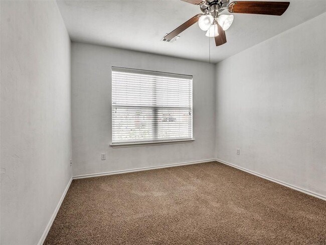Building Photo - Home in gated community