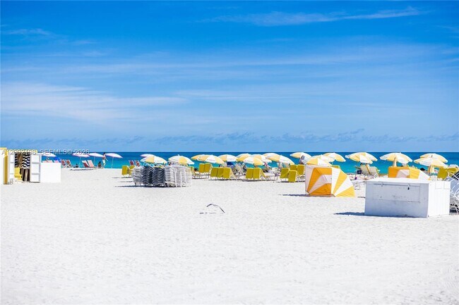 Building Photo - 1623 Collins Ave