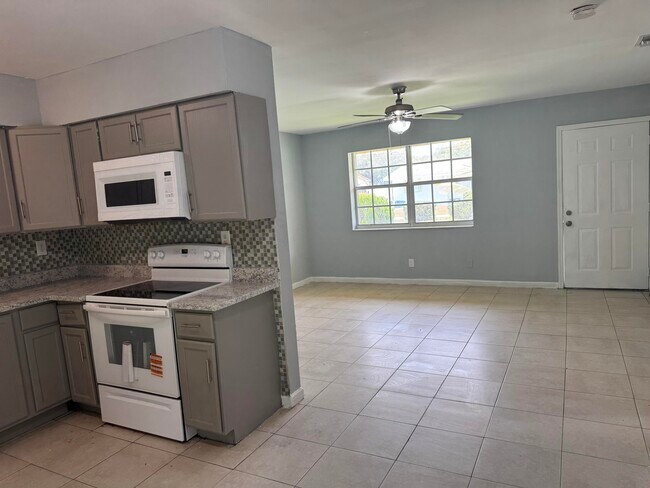 Building Photo - 1740 SW 70th Way